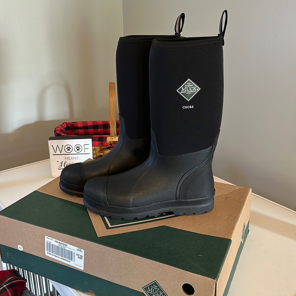 NWT and box Men’s Muck Boots